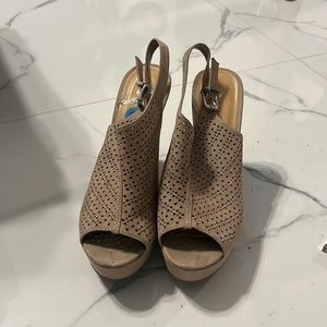 Brand: Chinese Laundry | size 10M | color Nude/Beige